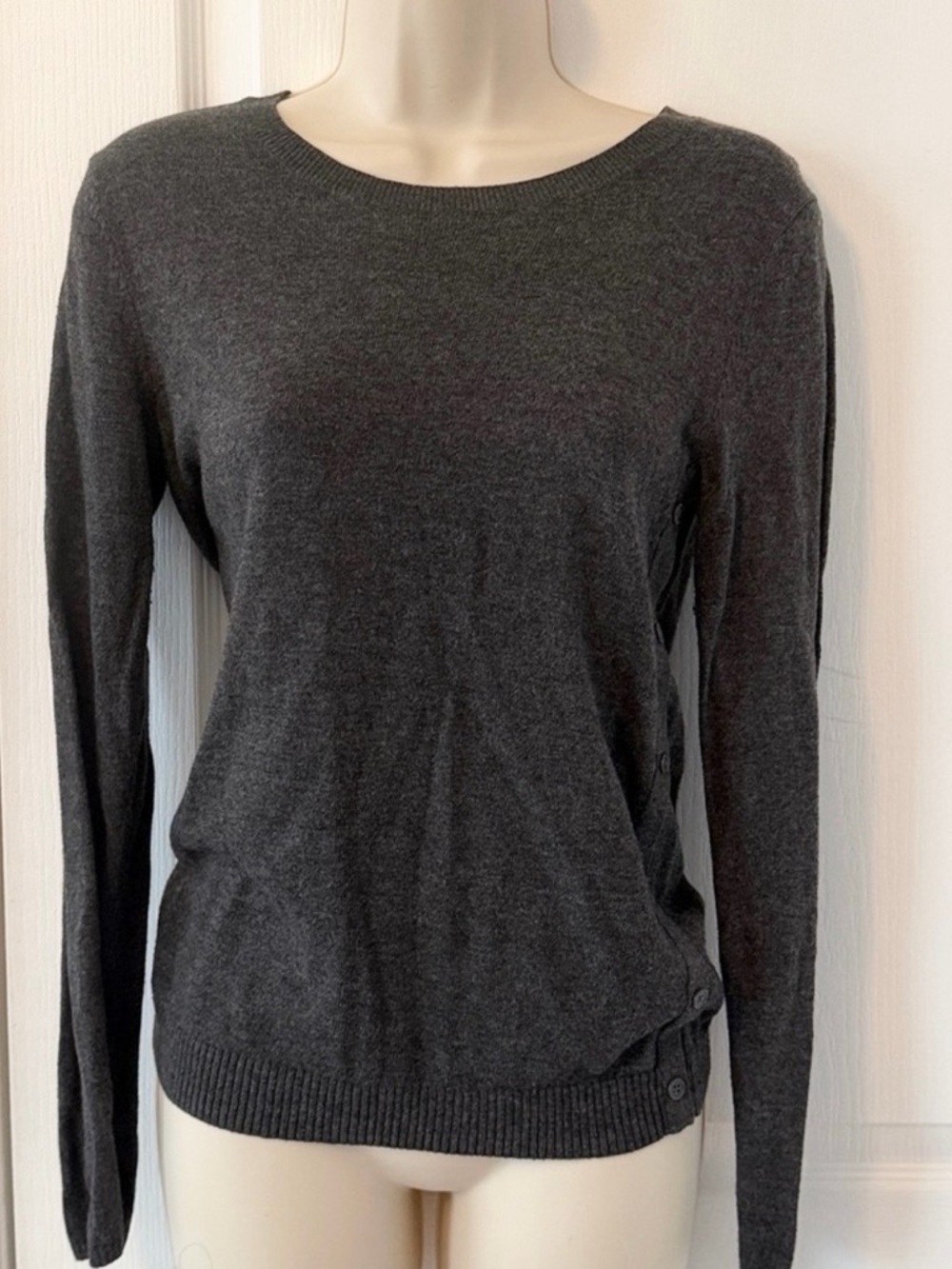 GAP Dark Gray Crewneck Sweater Women’s XS Soft Knit Lightweight Classic